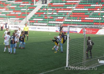 lokomotiv-salut_7082011_11.jpg